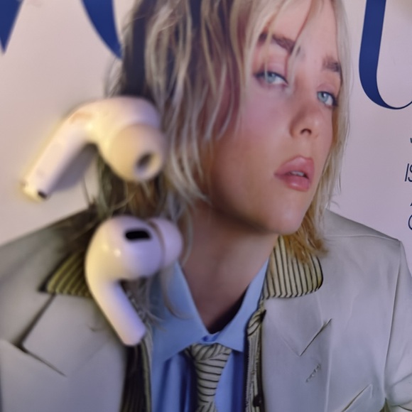 Apple AirPods Pro with Charging Case - White - Picture 3 of 11